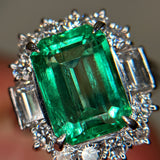 Emerald-Cut Ring in PT900 / 8.4g, E 4.3ct, D1.38ct